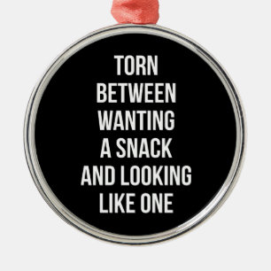 Ornamento De Metal Despedaçada Entre Querer e Parecendo Um Snack, Eng