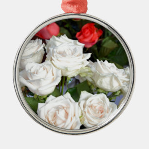 Ornamento De Metal Disposição floral dos rosas vermelhos e brancos