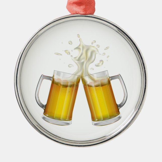 Ornamento De Metal Duas canecas com cerveja leve. (Frente)