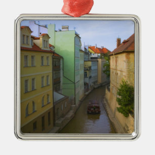 Ornamento De Metal Edifícios históricos com canal, Praga, República T
