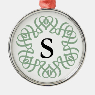 Ornamento De Metal Elegante Monograma Floral em Verde Sálvia Família
