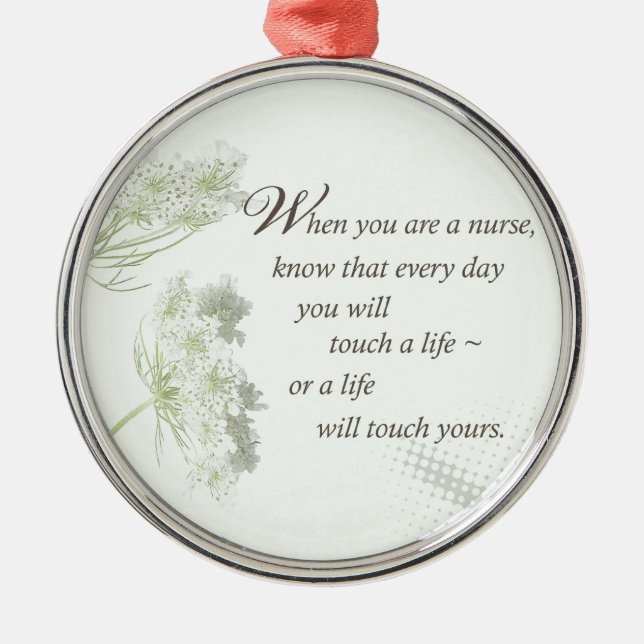 Ornamento De Metal Enfermeira toca vida com flores selvagens (Frente)