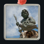 Ornamento De Metal Estátua do rei Netuno Virginia Beach<br><div class="desc">A grande estátua pública do rei Netuno que dá boas-vindas a tudo a Virginia Beach em Virgínia EUA. Personalize este grande produto com sua própria texto,  monograma,  logotipo,  ou mensagem pessoal! (clique a laranja "a personalizam!" abotoe acima)</div>
