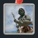 Ornamento De Metal Estátua do rei Netuno Virginia Beach<br><div class="desc">A grande estátua pública do rei Netuno que dá boas-vindas a tudo a Virginia Beach em Virgínia EUA. Personalize este grande produto com sua própria texto,  monograma,  logotipo,  ou mensagem pessoal! (clique a laranja "a personalizam!" abotoe acima)</div>