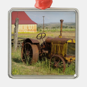 Ornamento De Metal EUA, Oregon, Shaniko. Trator vintage enferrujado e