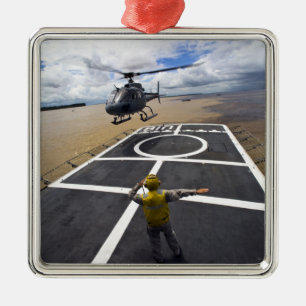 Ornamento De Metal Eurocopter brasileiro se prepara para aterrissar