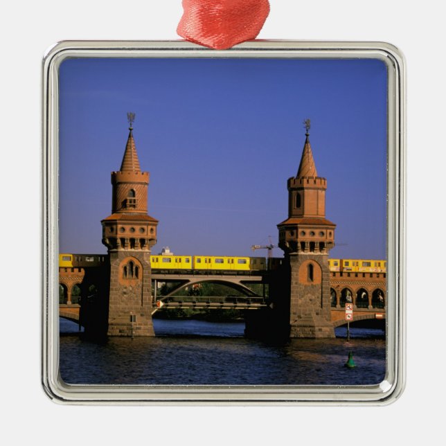 Ornamento De Metal Europa, Alemanha, Berlim. Kreuzberg, Oberbaum (Frente)