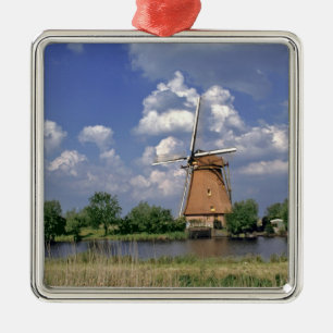 Ornamento De Metal Europa, Holanda, Kinerdijk. Um moinho de vento fic