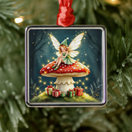 Ornamento De Metal Fada de Natal no topo de uma Cabana Cogumelo Core