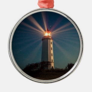 Ornamento De Metal Farol em um monte que brilha na noite