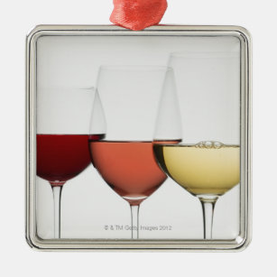 Ornamento De Metal Feche acima dos vidros de vinhos diferentes