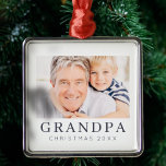 Ornamento De Metal Feriado de Foto Personalizado do Vovô Moderno e Si<br><div class="desc">Design é composto por tipografia quic moderna com sans serif e serif font. Adicione uma foto personalizada do avô e do ano.</div>