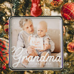 Ornamento De Metal Feriado de Natal da Vovó Chica Moderna<br><div class="desc">Design é composto por tipografia quic moderna com sans serif e serif font. Adicione uma foto personalizada de vovó e ano.</div>