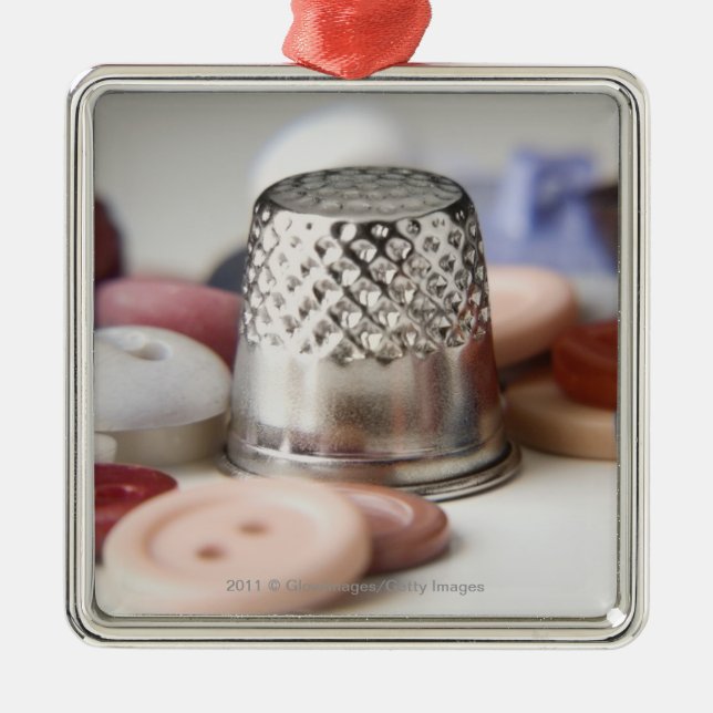 Ornamento De Metal Fim-acima dos botões com um boné do metal (Frente)