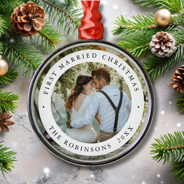 Ornamento De Metal First Married Christmas with Custom Photo (Criador carregado)