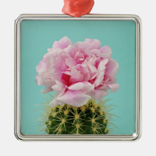Ornamento De Metal Flor cor-de-rosa sobre o cacto Spiky