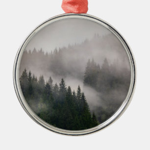 Ornamento De Metal Floresta enevoada nas montanhas