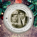 Ornamento De Metal Foto do Aniversário de Casamento Personalizado<br><div class="desc">Personalize este ornamento com a foto favorita do dia do seu casamento para que um ornamento de manutenção pendurado na sua árvore</div>