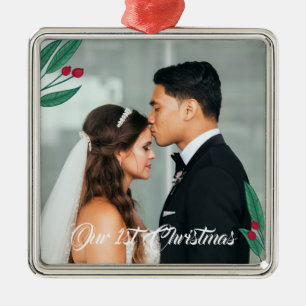 Ornamento De Metal Frutas Vermelhas - Nosso Primeiro Natal - Foto de