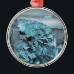 Ornamento De Metal Gelo azul na praia, Islândia<br><div class="desc">Icebergs na praia vulcânica negra. Praia próxima da lagoa glacial Jokulsarlon e glaciar Breithamerkurjokull em Vatnajokull,  Islândia| Martin Zwick / DanitaDelimont.com</div>
