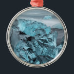 Ornamento De Metal Gelo azul na praia, Islândia<br><div class="desc">Icebergs na praia vulcânica negra. Praia próxima da lagoa glacial Jokulsarlon e glaciar Breithamerkurjokull em Vatnajokull,  Islândia| Martin Zwick / DanitaDelimont.com</div>