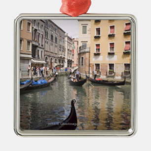 Ornamento De Metal Gôndola em um canal, Veneza, Italia