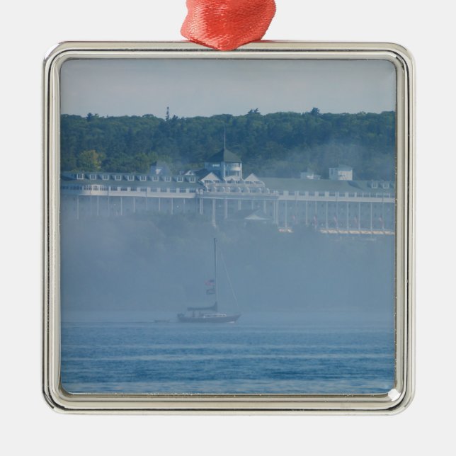 Ornamento De Metal Grand Hotel Através Do Nevoeiro (Frente)