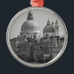 Ornamento De Metal Grande Canal Branco Negro Venice Itália Viagem<br><div class="desc">Grande Canal em frente a Piazza San Marco w. Papais noeis Maria della Salute</div>