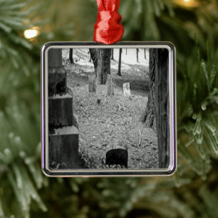 Ornamento De Metal Grave Esquecido