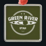 Ornamento De Metal Green River Utah Kayaking<br><div class="desc">Ao percorrer as suas nascentes na Faixa do Vento do Wyoming,  o poderoso rio Verde desce para Utah,  flui para leste até ao Colorado,  e depois regressa a Utah,  ao esculpir um caminho através de uma paisagem dramática e variada de montanhas,  canyons e deserto,  durante 730 milhas.</div>