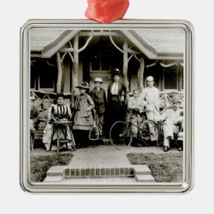 Ornamento De Metal Grupo da família, c.1900 (foto de b/w)