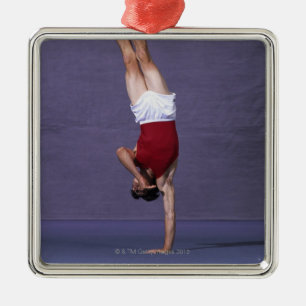 Ornamento De Metal Gymnast masculino que executa no exercício de