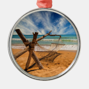 Ornamento De Metal Hammock em uma estância de Verão tropical