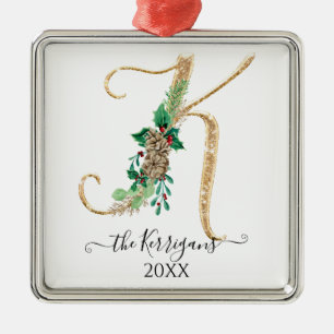 Ornamento De Metal Holly Pine Cone Monograma K Dourado Natal