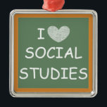 Ornamento De Metal I Love Social Studies<br><div class="desc">This product displays a picture of a chalkboard with "I [heart] SOCIAL STUDIES" in white font. This product is a great gift for social studies teachers or enthusiasts.</div>