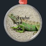 Ornamento De Metal Iguana verde de Aruba<br><div class="desc">Iguana verde em Aruba.</div>