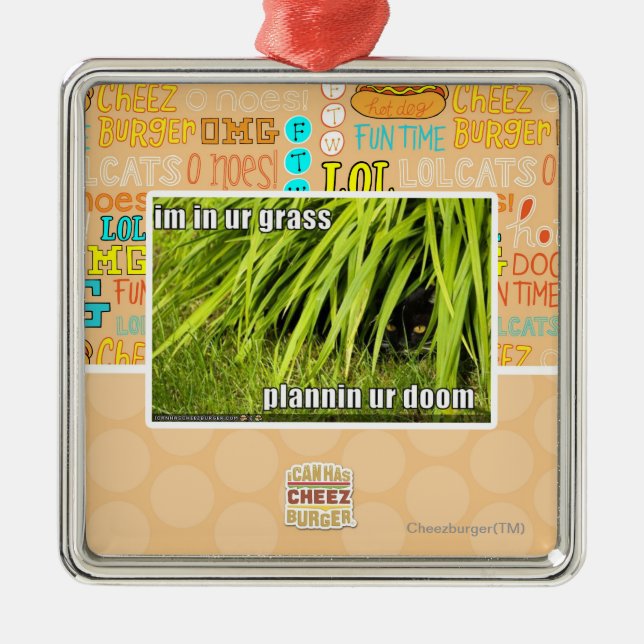 Ornamento De Metal im na grama do ur (Frente)