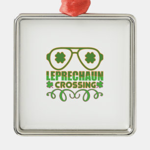 Ornamento De Metal Irish Leprechaun Crossing