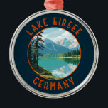 Ornamento De Metal Lago Eibsee Alemanha Circular Retrovisível<br><div class="desc">Design de arte vetorial do lago Eibsee. Está na base norte da Zugspitze,  a montanha mais alta da Alemanha.</div>