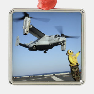 Ornamento De Metal Lançamentos de um Osprey MV-22 do USS Nassau