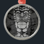 Ornamento De Metal Makapuu Beach Hawaiian Rindo Tiki Batik<br><div class="desc">Uma design de tiki rindo com textura batik. Essa tiki lembra os designs usados nas camisas de aloha da vintage nos anos 40 e anos 50. Este design vem em várias cores.</div>