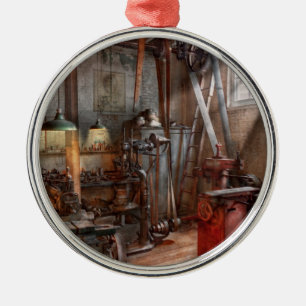 Ornamento De Metal Maquinista - A oficina moderna