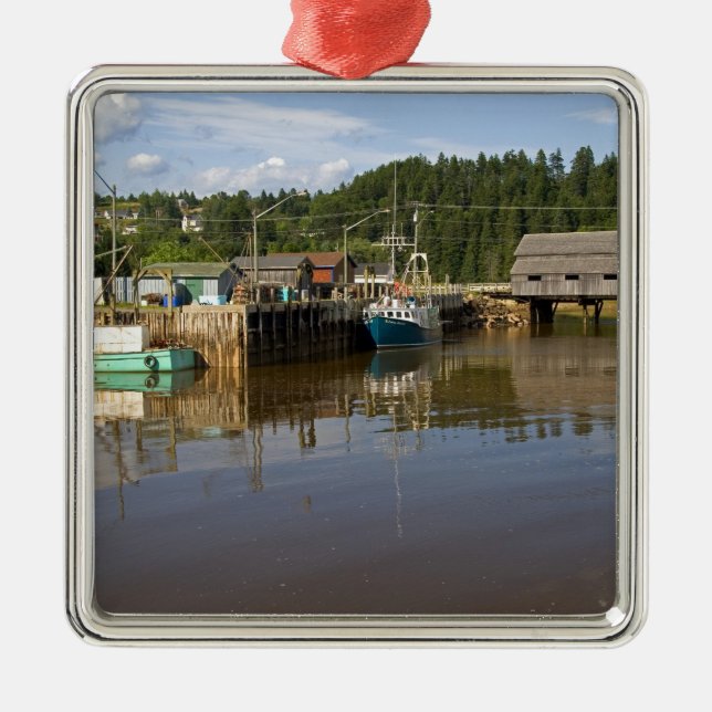 Ornamento De Metal Médio na Baía de Fundy na Rua. (Frente)