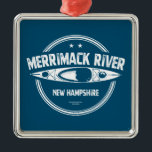 Ornamento De Metal Merrimack River New Hampshire Kayak<br><div class="desc">O rio Merrimack começa no centro de New Hampshire e ventará a 115 milhas ao sul do oceano Atlântico,  em Newburyport,  Massachusetts,  e tem toneladas de caiaque e oportunidades de remar.</div>
