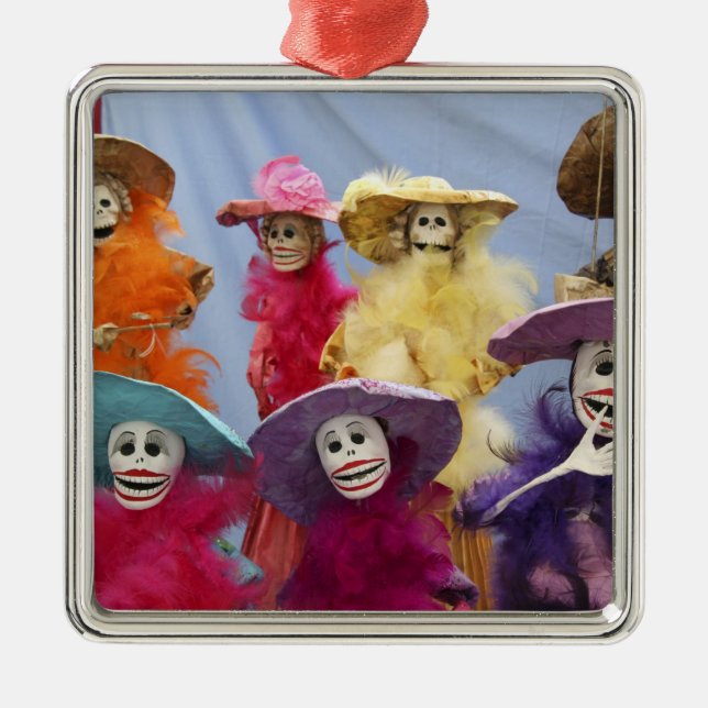 Ornamento De Metal México. Catrinas Esqueletais, figuras celebrando (Frente)