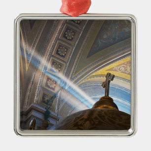 Ornamento De Metal México, Morelia. Os raios do Sol penetram no inte