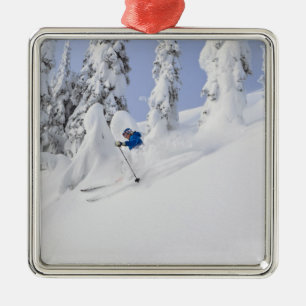 Ornamento De Metal Mistie Fortin esquia na neve fresca