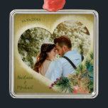 Ornamento De Metal Modelo de Foto Personalizado Dourado<br><div class="desc">Para a árvore — esse ornamento especial - único, personalizado muito especial - um coração dentro de um coração - com o nome do casal e a data do evento especial. Com flores adoráveis. Carregue facilmente suas fotos favoritas para criar este ornamento. Que bela ideia de presente para um casal...</div>