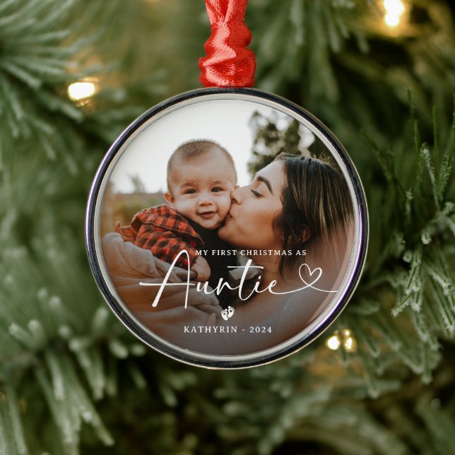 Ornamento De Metal Modern Elegant First Christmas As Auntie Photo (Árvore)