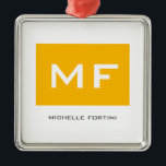 Ornamento De Metal Monograma Atrativo Amarelo Branco Seu Nome<br><div class="desc">Você acha difícil escolher um design de acordo com sua própria personalidade e gosto? Talvez esta design torne o seu trabalho mais fácil. Olhe de novo,  é isso que você está procurando.</div>
